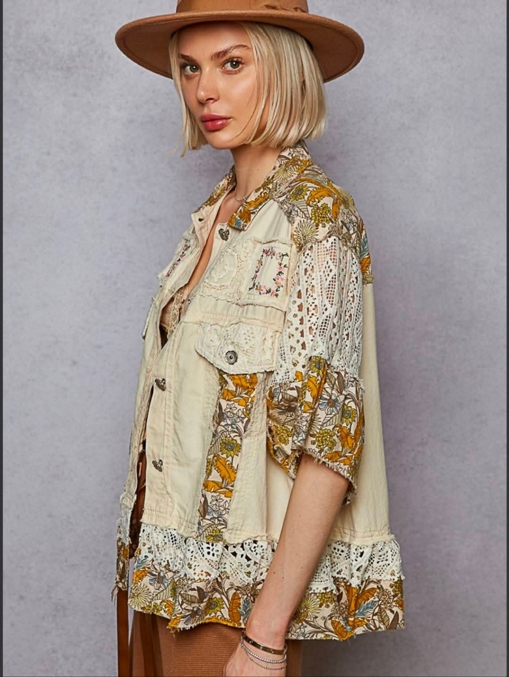 Brand new in packing POL Short sleeve lace embroidered denim shacket size small - Picture 2 of 5